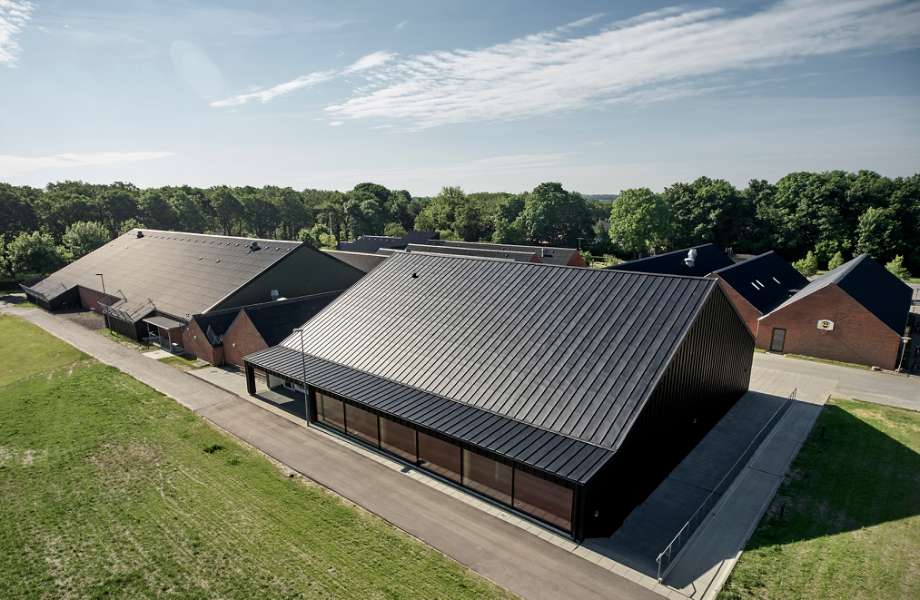 Modern sports hall with modern cladding, Trælundvej 3, 7400 Herning